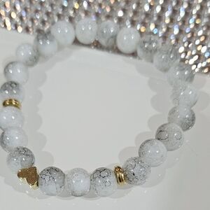 Nordstrom White Howlite‎ Beaded Stretch Bracelet with Gold Heart & Accents NWOT